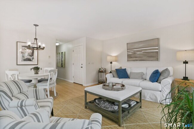 Foto del edificio - 1236 Fairfield Beach Rd