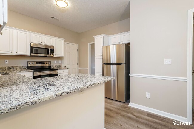 Foto del edificio - 1308 Salem Crossing Rd, Kernersville, NC 2...