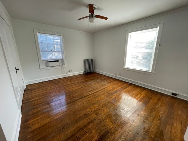 Building Photo - 833 Hamlin St