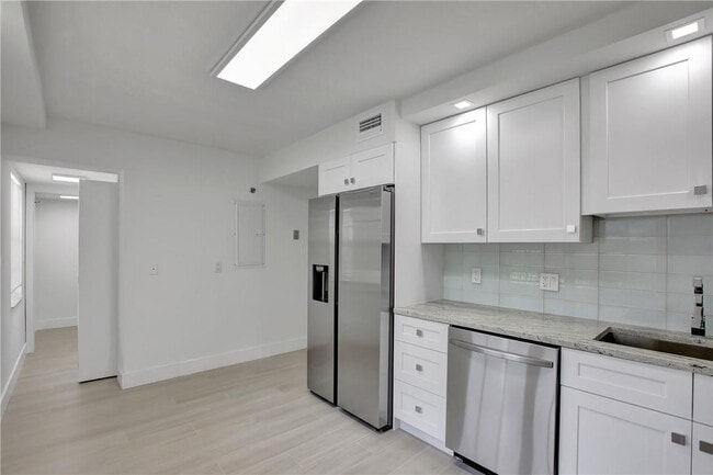 Foto del edificio - 4015 W Palm Aire Dr