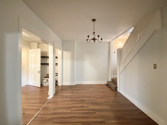 Building Photo - ALL Inclusive 2 Bedroom + Den * GARAGE BAY...