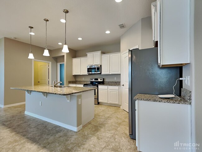 Building Photo - 132 Waterside Circle Winter Haven FL