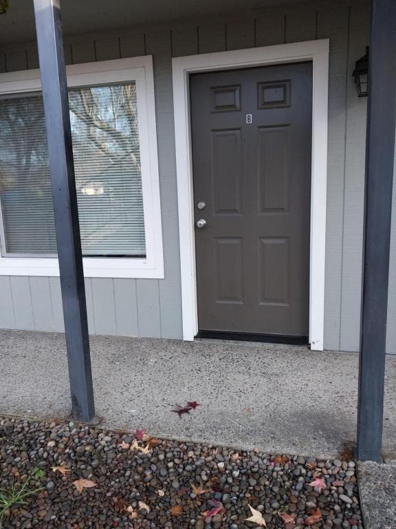 Primary Photo - 444 NW D St