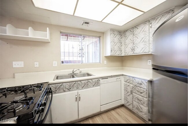 Building Photo - 3808 Fitzpatrick Dr