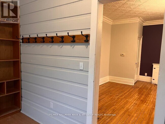 Photo du bâtiment - 61 Wellington St E