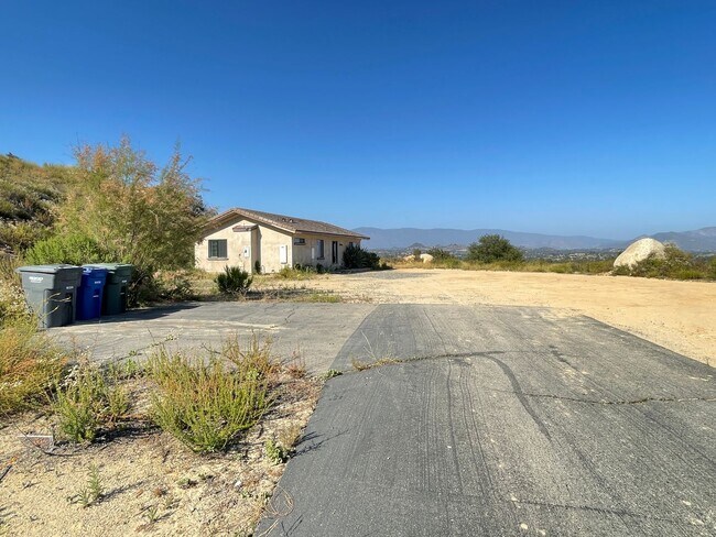 Building Photo - 1 Bed 1 Bath, 864 sqft, Valley Center Cottage