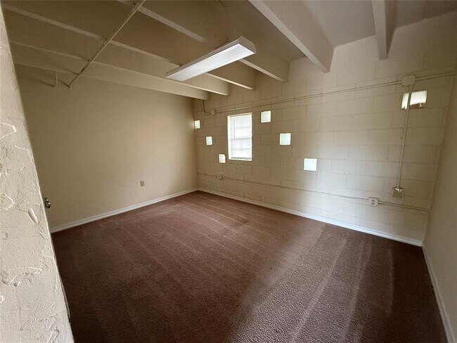 Foto del edificio - 729 E Commerce St