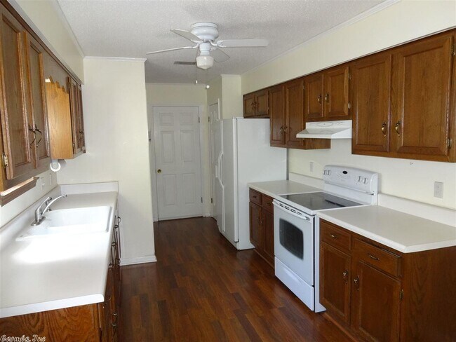 Building Photo - 2221 Maple Ridge Rd