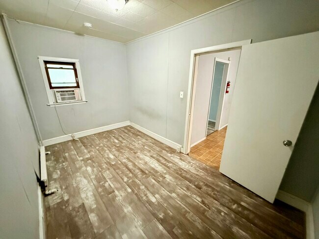 Foto del edificio - 145 Spring Valley Rd