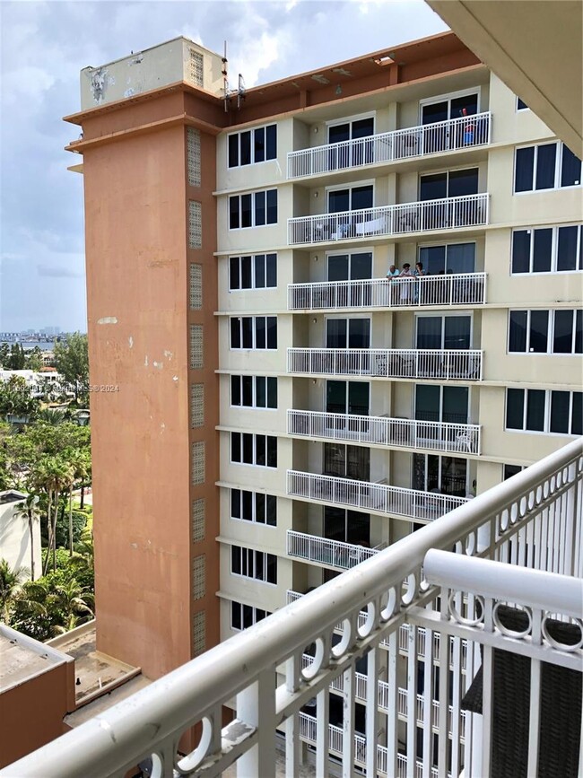 Foto del edificio - 19201 Collins Ave