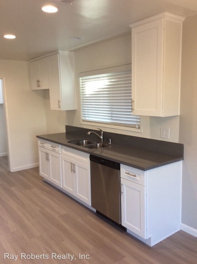 Foto principal - 4 br, 2 bath House - 6601 LENORE AVE