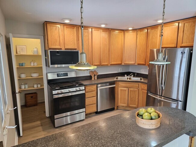 Building Photo - 1550 Sandpebble Dr