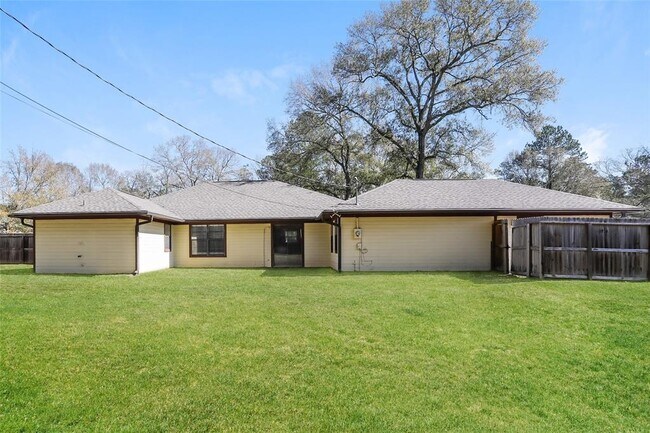Foto del edificio - 28419 Champion Oaks Dr
