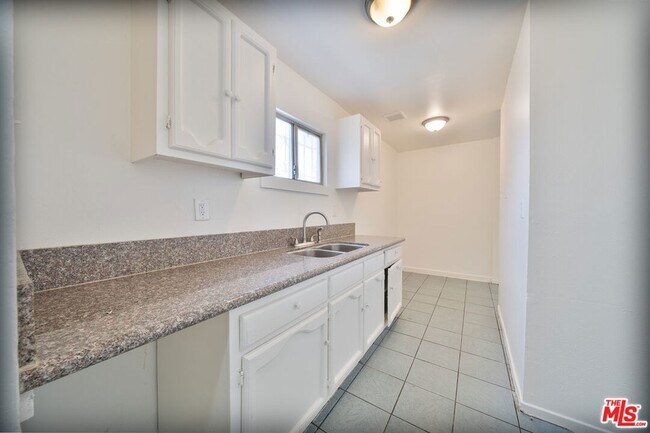 Foto del edificio - 426 E Century Blvd