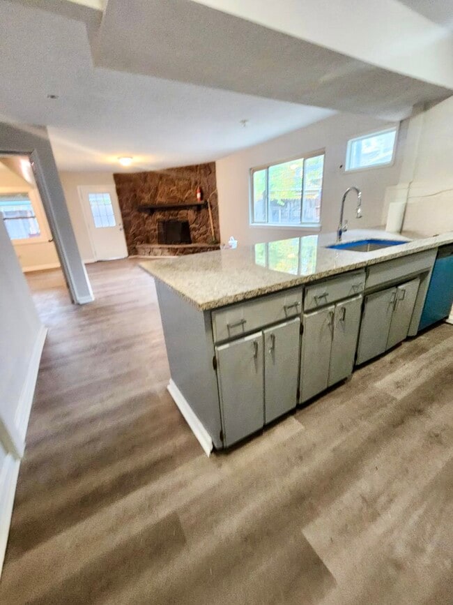 Building Photo - 2840 Belden St