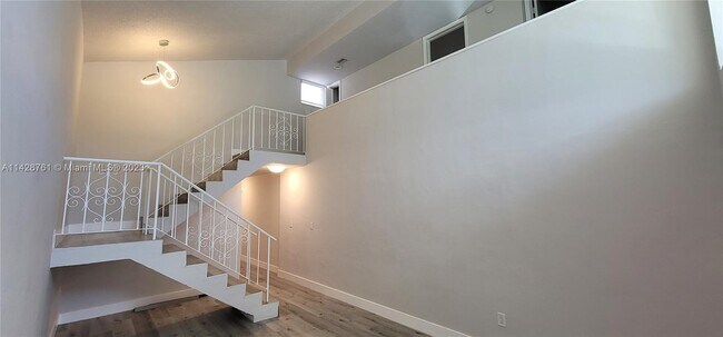 Building Photo - 3527 SW 25th Terrace
