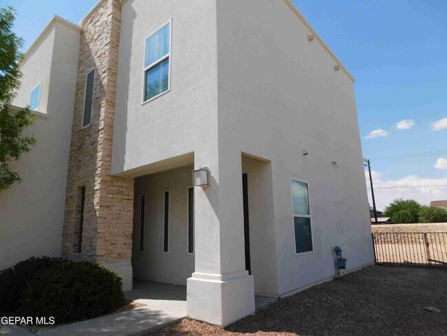 Building Photo - 13025 Birds View Cir