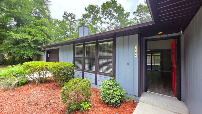 Building Photo - FOR RENT 2 bed 2 bath 1 car garage home.