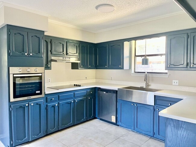 Building Photo - 17042 Appomattox Ave