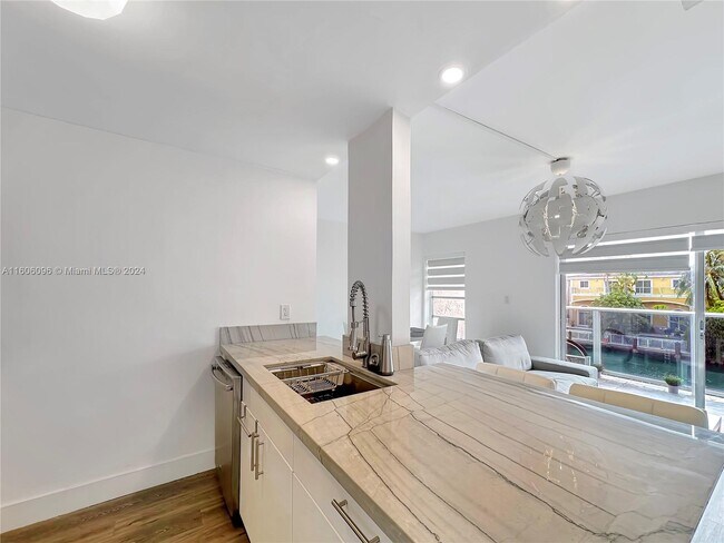 Foto del edificio - 3868 NE 169th St