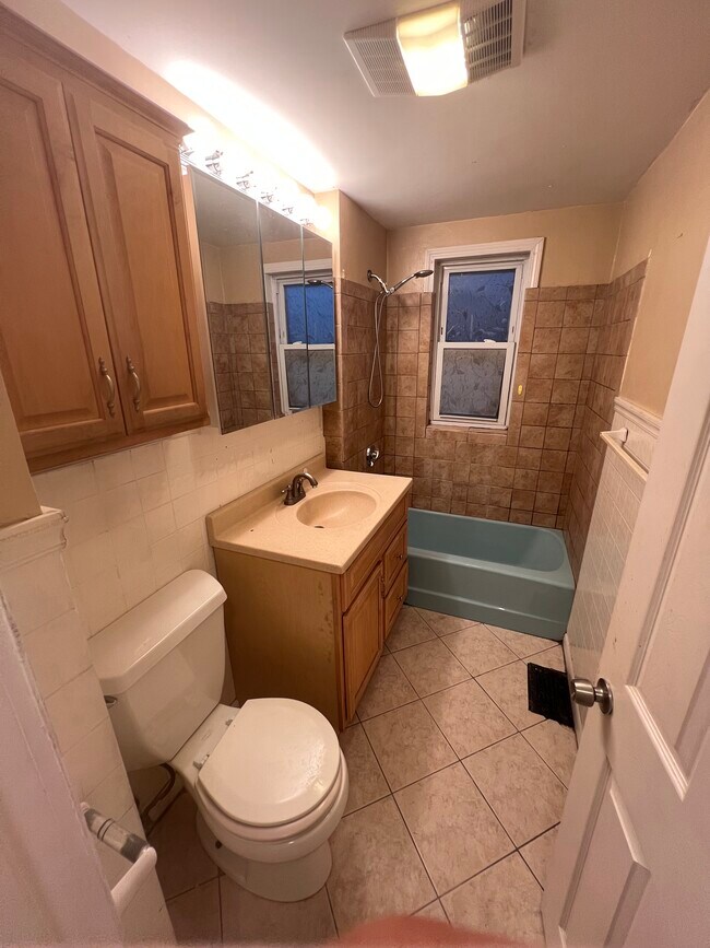 Building Photo - 60 Pine St