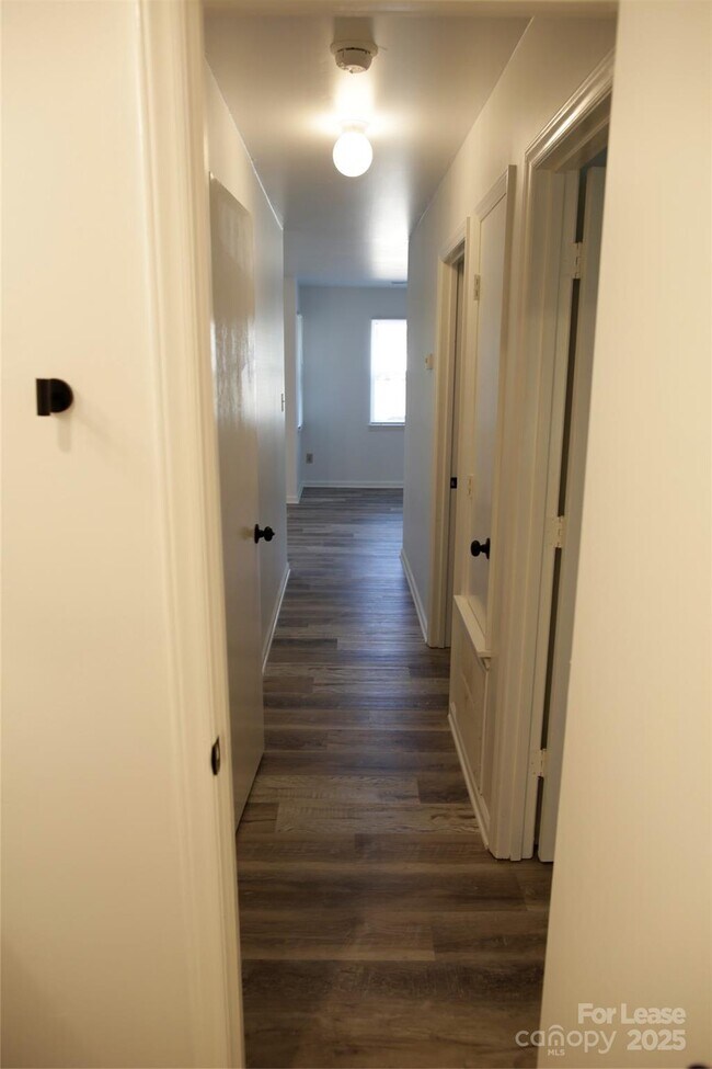 Foto del edificio - 12300 Rock Canyon Dr