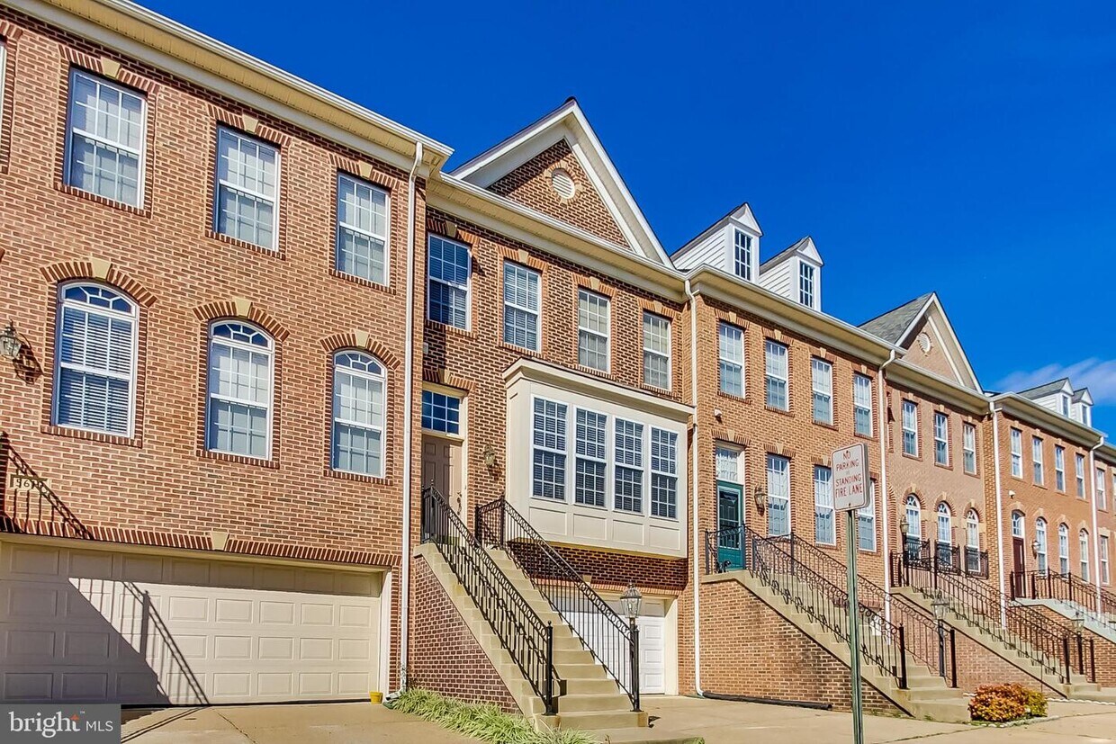 5608 Faircloth Ct, Centreville, VA 20120 Townhome Rentals in