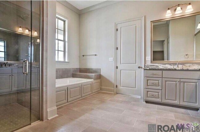 Foto del edificio - 10851 Cane Mill Ln.