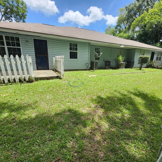 Building Photo - renovated 2 bedroom for rent