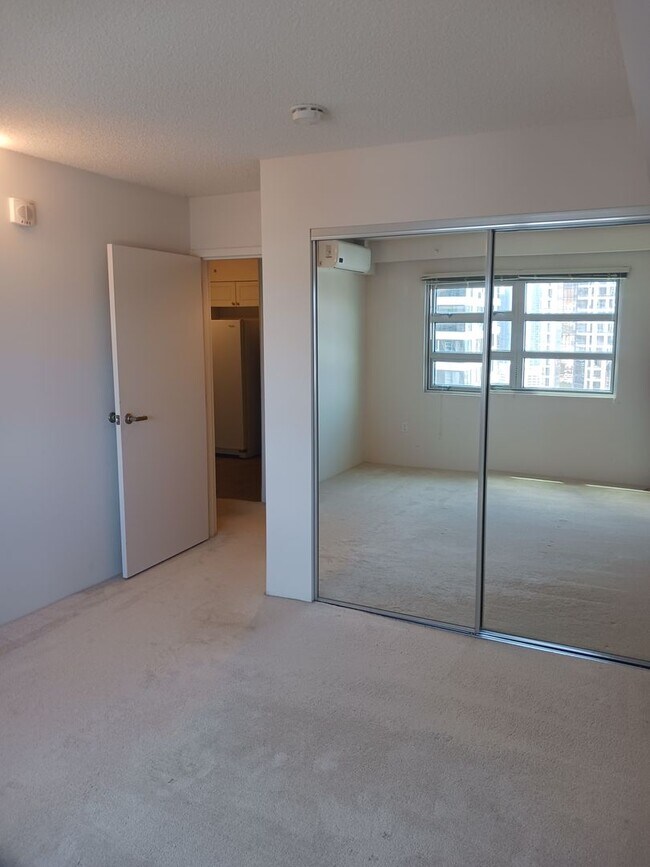 Foto del edificio - 2bedroom/1.5bath Condo w/Garage Parking In...