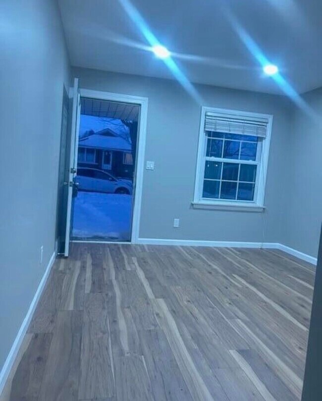 Foto del edificio - 1977 Princeton Rd