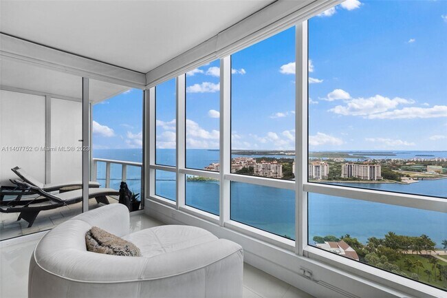 Foto del edificio - 100 South Pointe Dr