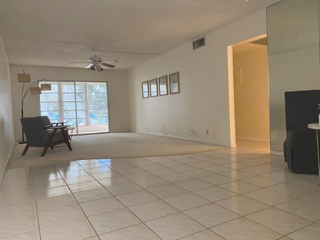 Building Photo - 2102 Lucaya Bend