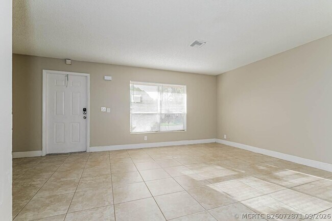 Foto del edificio - 6098 Westfall Rd