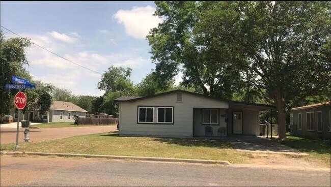 Building Photo - 1611 E Mistletoe Ave