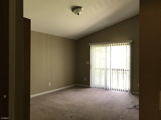 Building Photo - 3 br, 2 bath Condo - 6576 Pontiac Lake Rd