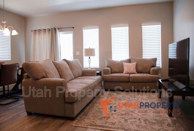 Building Photo - 1356 Stewart Falls Dr