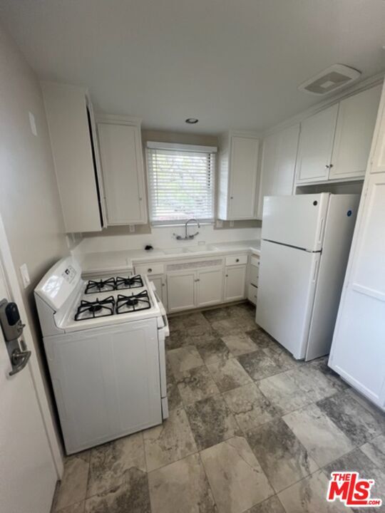 Building Photo - 972 Elkland Pl