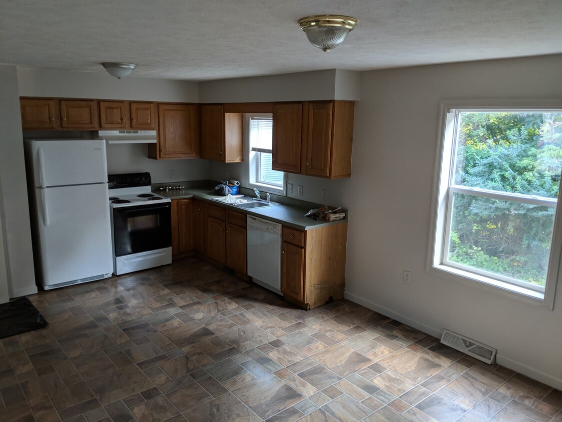 kitchen - 357 Braeside Ave