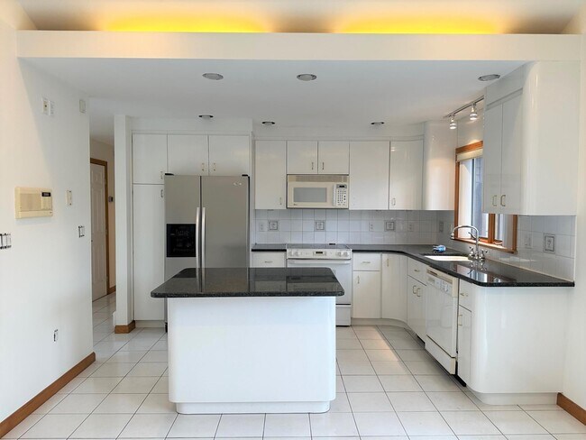 Building Photo - 116 Grover Rd