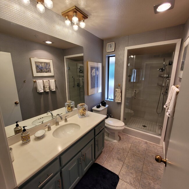 Foto del edificio - 222 N Calle El Segundo