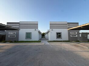 Building Photo - 1304 W Heritage Dr