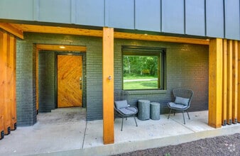 Building Photo - 930 Downey Dr