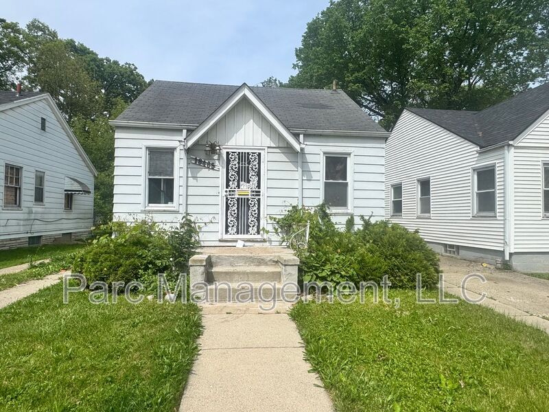 Foto principal - 18465 Stout St
