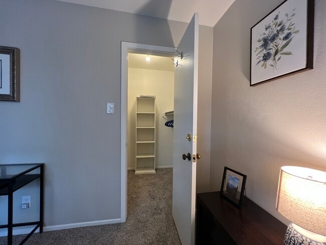 Walk-in closet - 3920 Sanguinet St