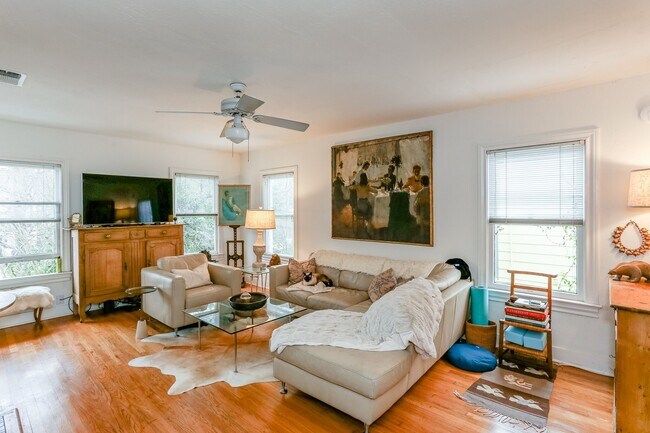 Foto del edificio - 1740 Banks St