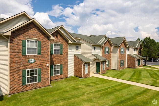 Private Entrance - Lake Village of Rochester Hills