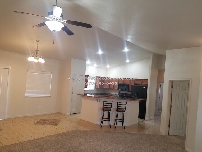 Foto del edificio - Newer 4 Bedroom 2 Bath Fruita