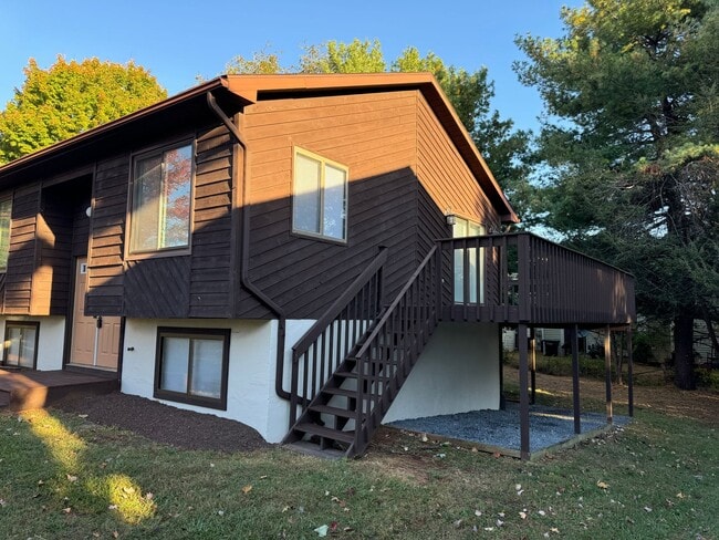 Building Photo - Beautiful home on quiet cul-de-sac