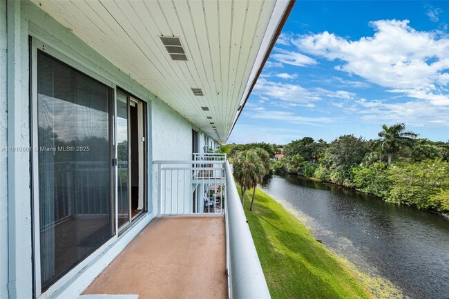 Foto del edificio - 405 S Pine Island Rd